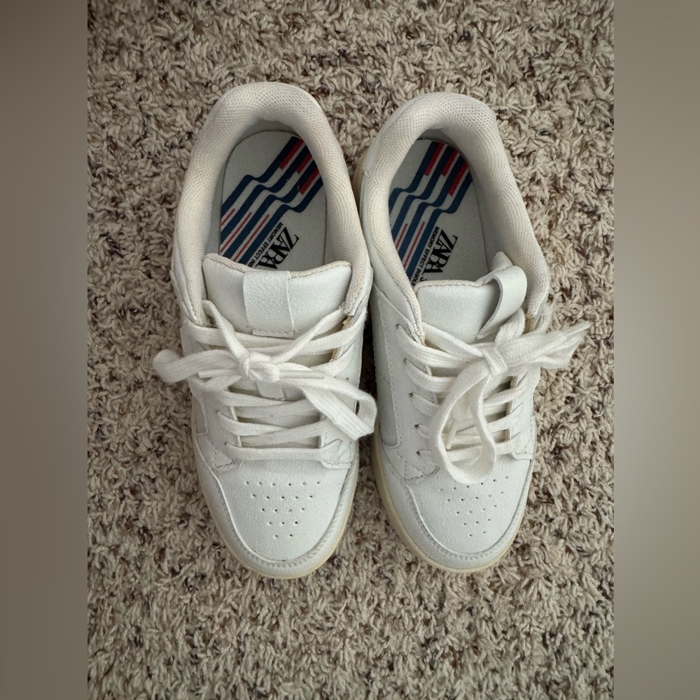 girl’s Zara sneakers